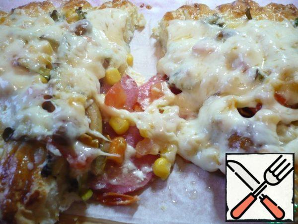 Hot pizza can be served immediately to the table.
