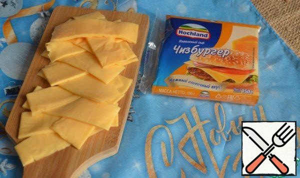 cut each plate of cheese into 3 pieces.