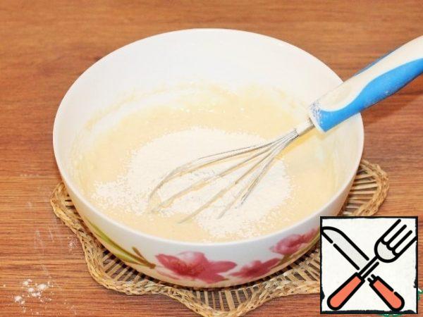 Sift the flour with yeast into a bowl with the milk mixture first, and then the rest of the flour. Knead the dough is not sticky to the hands.