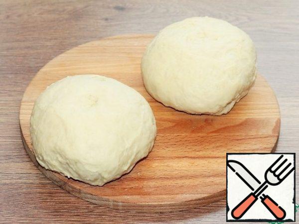 Roll the dough into buns.