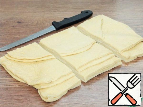 Divide the dough into 3 parts.