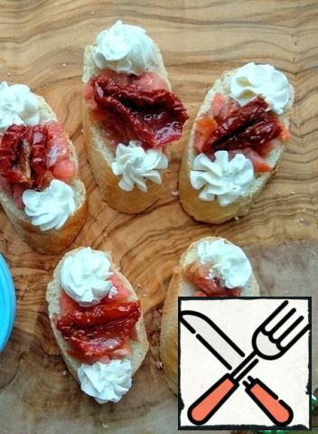 Use a spoon or pastry syringe to decorate with cottage cheese.