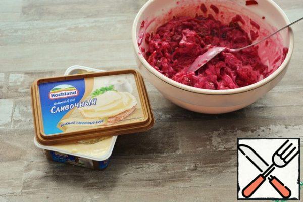 Season the salad with soft melted cheese and stir.