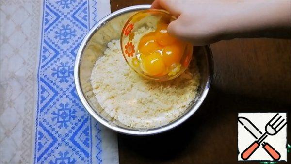 Add 4 egg yolks. You do not need to knead for a long time.