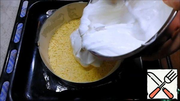 Spread the filling, level again.