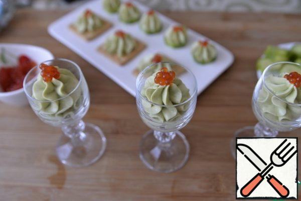 And in glasses. Decorate with red caviar.