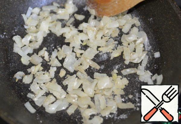 Stir over low heat so that the flour does not burn.