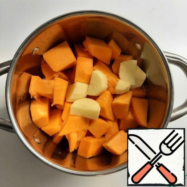 Wash the pumpkin and potatoes, peel them, and cover them with water to cover the vegetables a little. Cook until tender for 15-20 minutes.