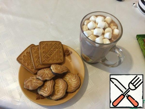 When serving, put marshmallows in a Cup.
