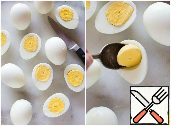 Cut the hard-boiled egg lengthwise. Remove the yolk.