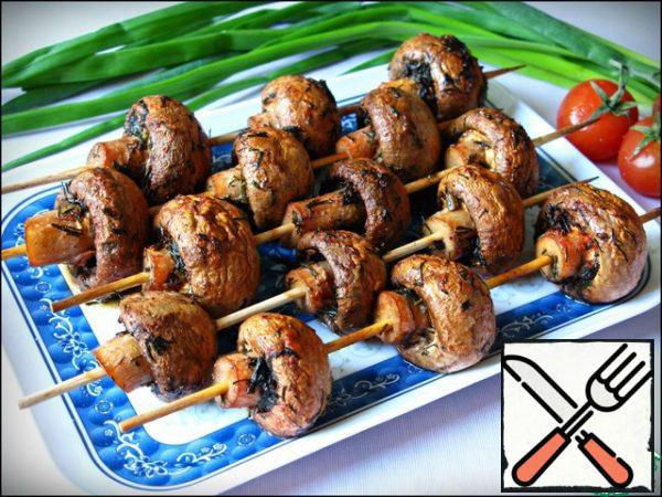 Mushrooms are juicy and delicious. Serve immediately!
