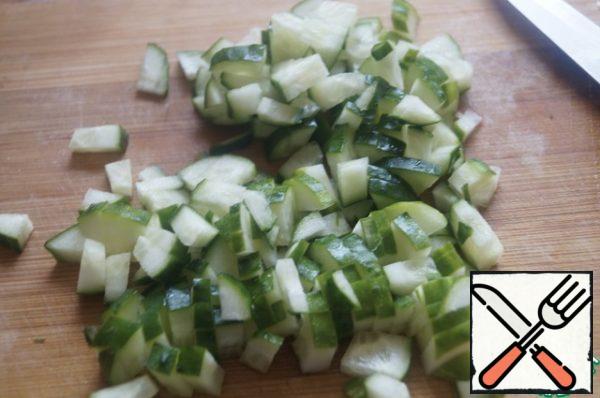 Cucumbers finely chop, leave a little for decoration. Finely chop the onion.