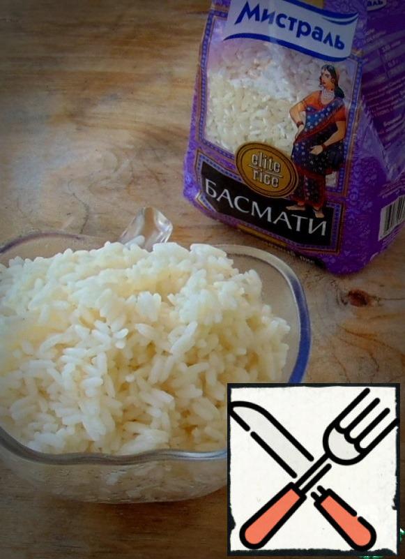 Boil the rice and let it cool.