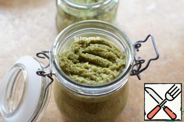 Put the pasta in jars and cool well in the refrigerator;
Excellent and useful to smear on bread, add to soups or when frying, as well as as a sauce for dishes!