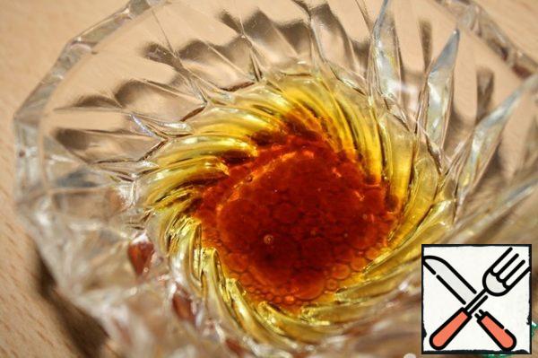 Mix the oil with the vinegar.
Mix with pepper and salt to taste.