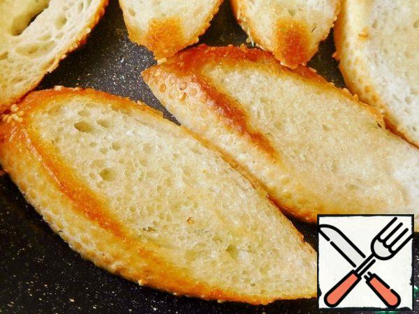 Fry the baguette in a frying pan (I added a little butter).
Boil the quail eggs.