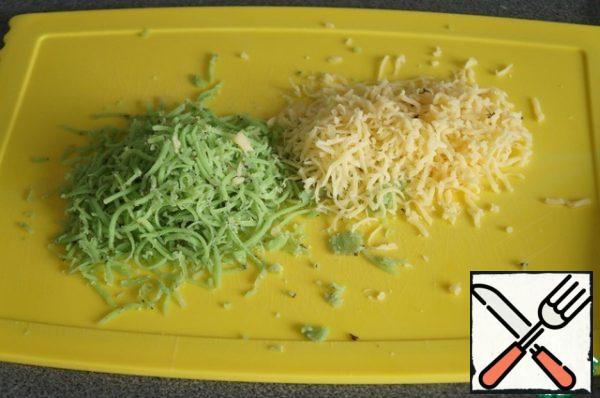 Grate the cheese finely.