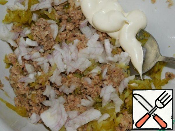 Add finely chopped onion, dill and mayonnaise. Mix it up.