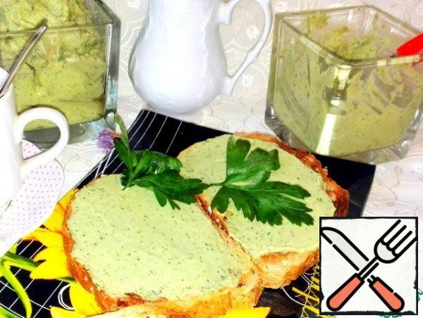 The pate turned out very fragrant and delicious!
This toast is delicious with coffee or with soup.
Cucumbers can be put a couple more.
I just didn't have any more...