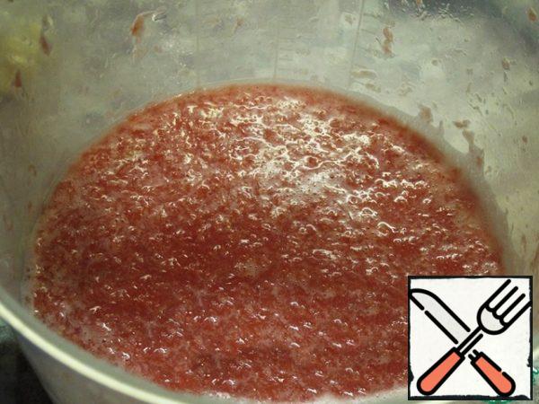 Then grind with a blender, mix with sugar, and stir until it dissolves.
