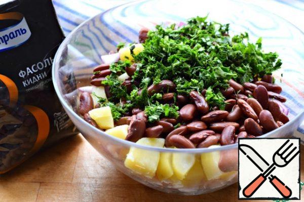 Put all the ingredients in a large salad bowl, add the chopped herbs (parsley, dill).