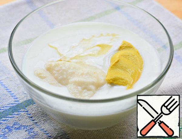 For the sauce, mix yogurt, horseradish, honey (preferably liquid) and mustard. Adjust the sharpness of the sauce to your taste! As a base for the sauce, instead of yogurt, you can use thick kefir or yogurt. It'll be fine, too.