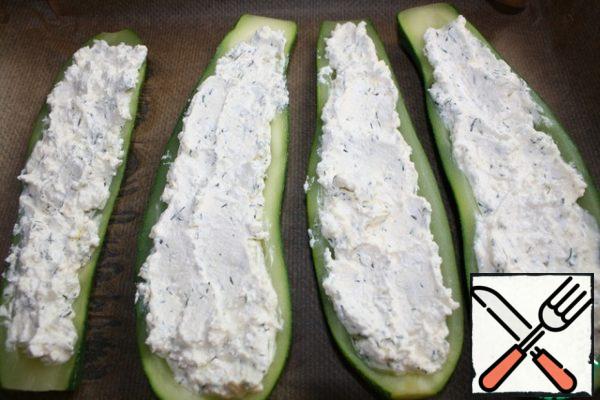Fill the boats.
Preheat the oven and bake at 200 degrees for about 30 minutes. until the filling is golden.