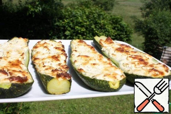 Our zucchini with cheese is ready!
You can serve them yourself, or as a snack.