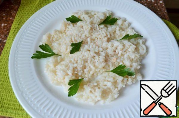 Mix the rice with the oil from the liver,
put it on a serving dish, adding herbs.