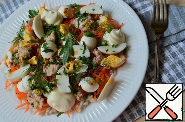Season with mayonnaise, mustard and herbs.
Serve to the table.