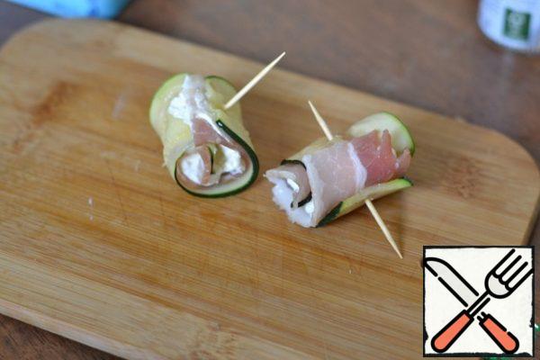 Roll the rolls, securing with a skewer.