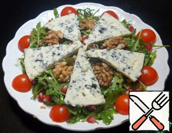 Salad with Arugula and Blue Cheese Recipe