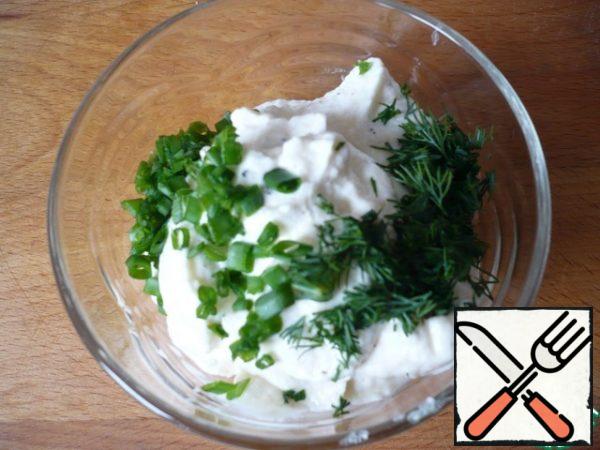 Transfer the contents of the blender to a bowl. Add finely chopped green onions and dill. Mix everything well.