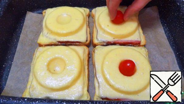 In the center of the finished hot sandwiches, I insert halves of cherry tomatoes (you can replace them with grapes, olives). If desired, we additionally decorate with any greens!