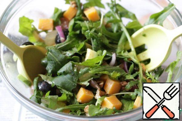 Pour the sauce over the salad and serve immediately.