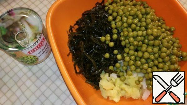 Last of all, add canned green peas. Add salt and pepper to taste. Add mayonnaise and mix well.