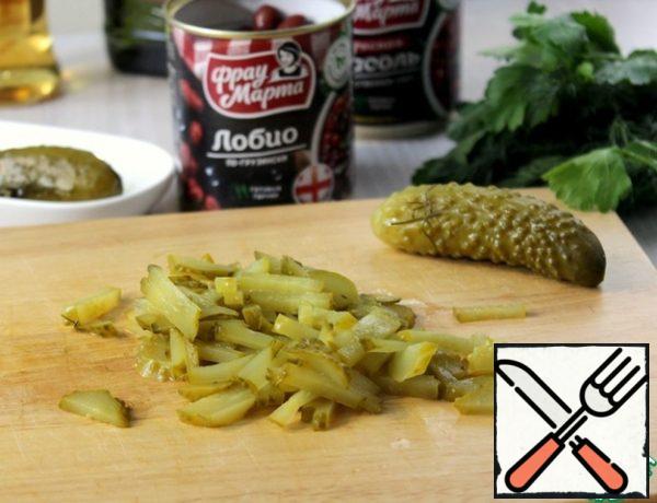 Cut the pickles.