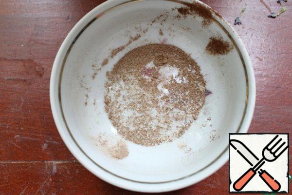 Mix the spices: vanilla sugar, cinnamon, cardamom and cloves. You can do without spices, but, in my opinion, they enrich the taste of the dessert.