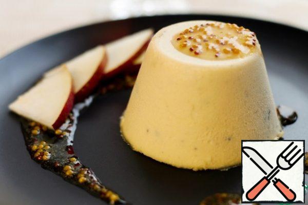 After 6-8 hours, when the jelly is completely frozen, take the mold out of the refrigerator and carefully put it on a plate.
Sic! To jelly out from the mold easily, literally a couple of seconds to lower the Cup shape in the boiling water – then the jelly "POPs" on the plate itself.