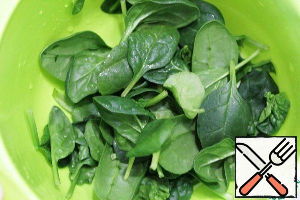 Wash the spinach.