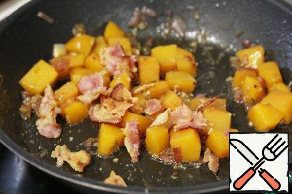 Add the bacon, broken into pieces and warm everything together for just a few seconds.