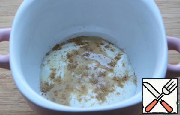 Pour the yogurt into the bowl, squeeze out the garlic clove, add salt, pepper, coriander, tahini paste and mix until smooth.
Adjust to taste.