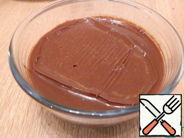 We take out the cream, it froze thanks to agar-agar.