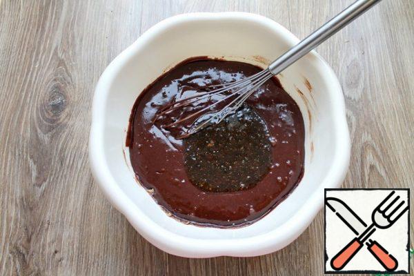 Add the jam to the dough. You can take any thick, homogeneous jam or jam.
