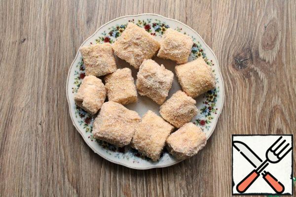 Place on a plate and let sit for 5 minutes. Just during this time, the vegetable oil will heat up over medium heat in a deep frying pan.