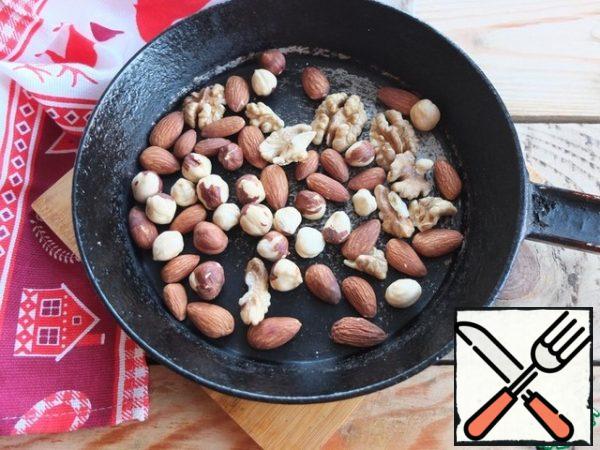 Lightly fry the nuts in a frying pan and grind them in a blender.