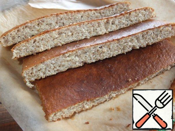 Cut the cake into four identical strips.
A small strip was left for sprinkling.