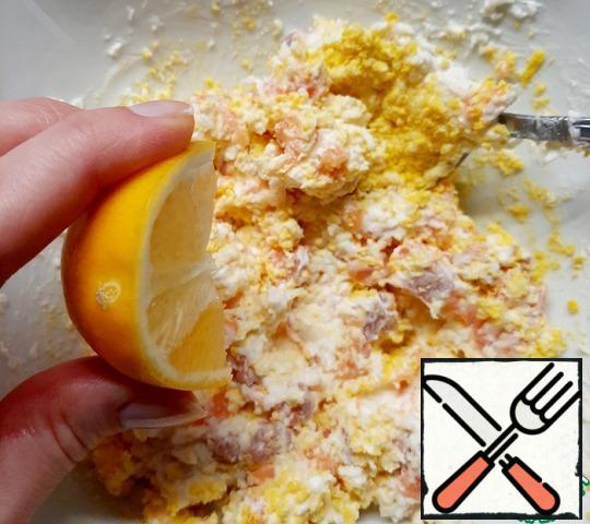 Chopped salmon mixed with grated on a grater boiled eggs and cheese. Add lemon juice.