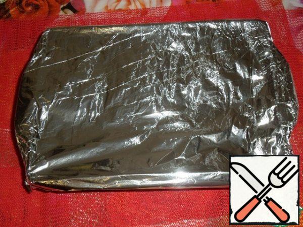 Cover the mold with foil and place it in the preheated oven. Bake for 1 hour at 150-160 degrees.