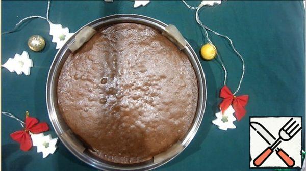 We put half of the dough in the form. Bake at 180° for 20 minutes.